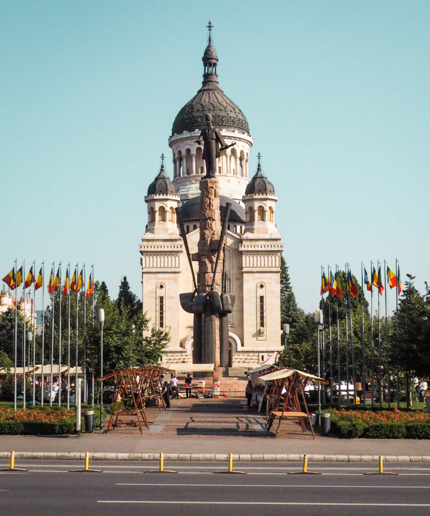 Bewonder de Theotokos kathedraal in Cluj-Napoca