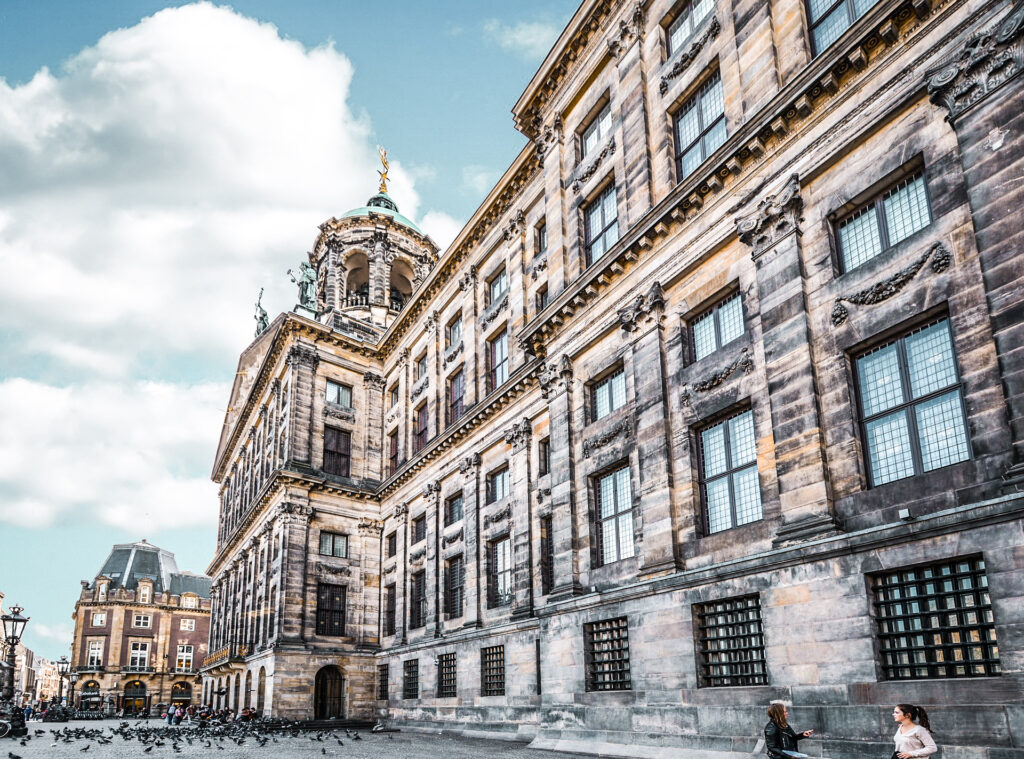 Wandel over De Dam in Amsterdam