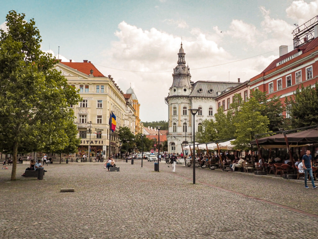 Het indrukwekkende plein Piata Unirii in Cluj-Napoca 