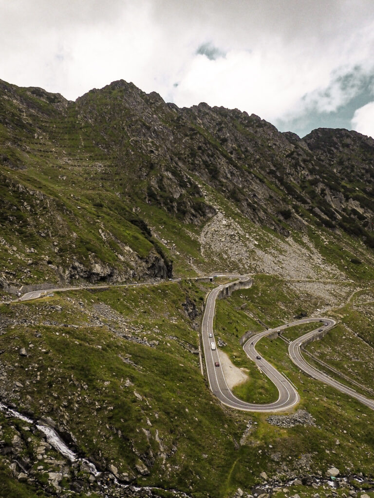 Haarspeldbochten van de Transfagarasan route